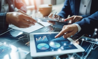 Assessing the Impact of Mobile Banking on Corporate Financial Reporting and Compliance